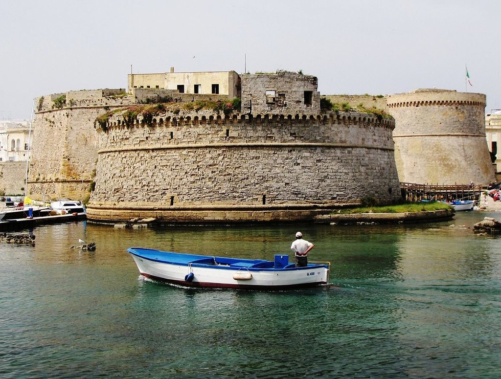 Castello Angioino di Gallipoli - Di Stefano Natili - Email from the author, CC BY-SA 3.0, https://commons.wikimedia.org/w/index.php?curid=26594841