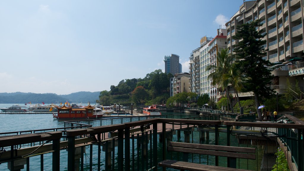 Shueishe Pier featuring järvi tai vesikuoppa