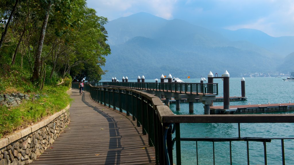 Shueishe Pier which includes a lake or waterhole