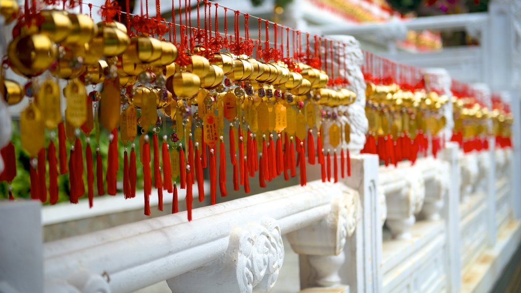 Wen Wu Chao featuring a temple or place of worship