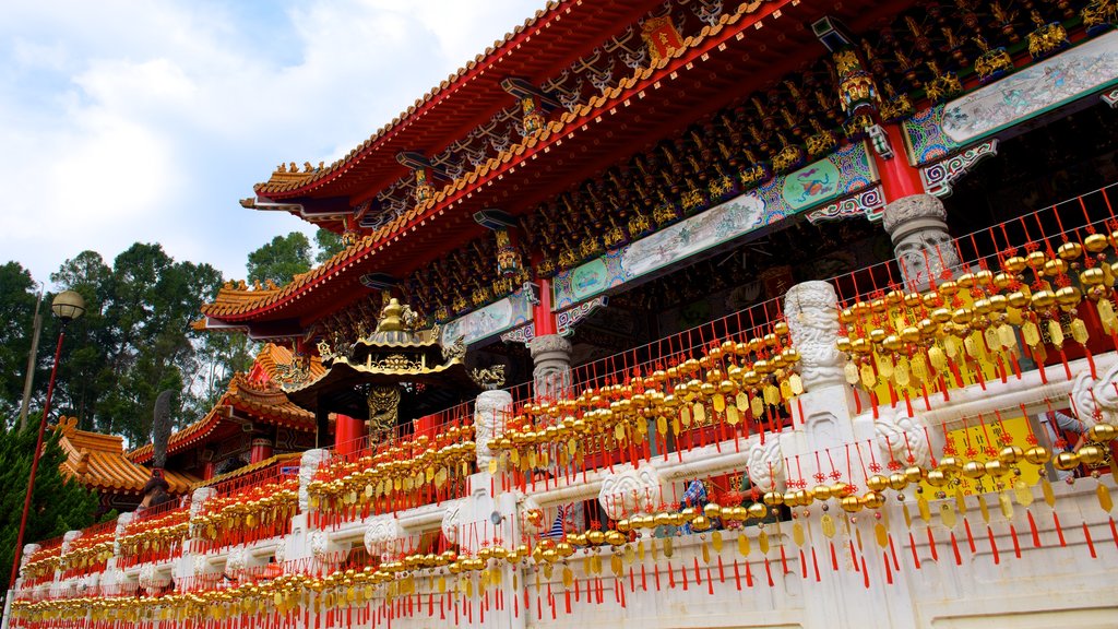 Wen Wu Chao presenterar ett tempel eller plats för dyrkan och historiska element