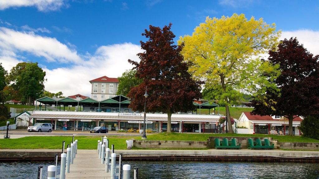 Lake George som omfatter en sø eller et vandhul