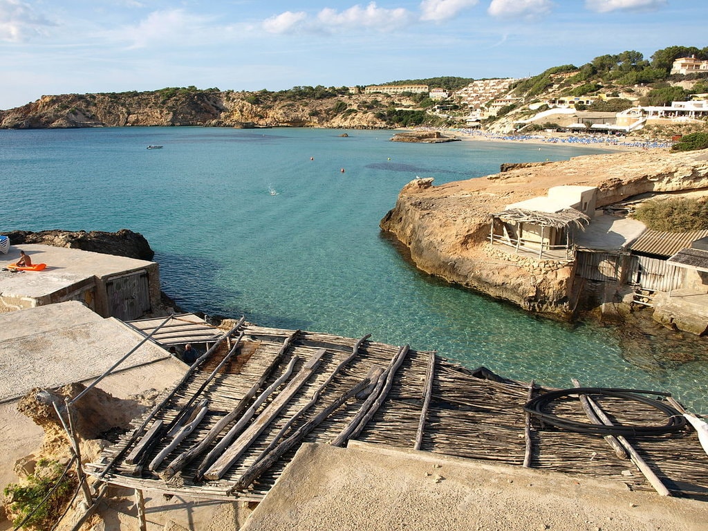 Ibiza (Di Kelly.ibiza - Opera propria, CC BY-SA 3.0, https://commons.wikimedia.org/w/index.php?curid=19949983 )