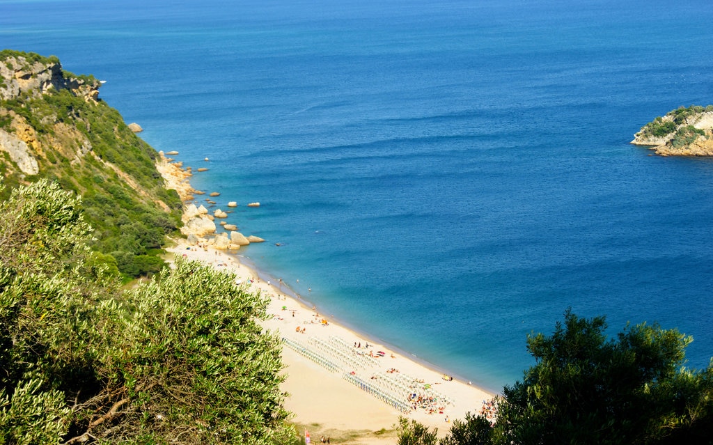 Parque Natural da Arrábida e Figueirinha - By Senyrah - Own work, CC BY-SA 3.0, https://commons.wikimedia.org/w/index.php?curid=40086154