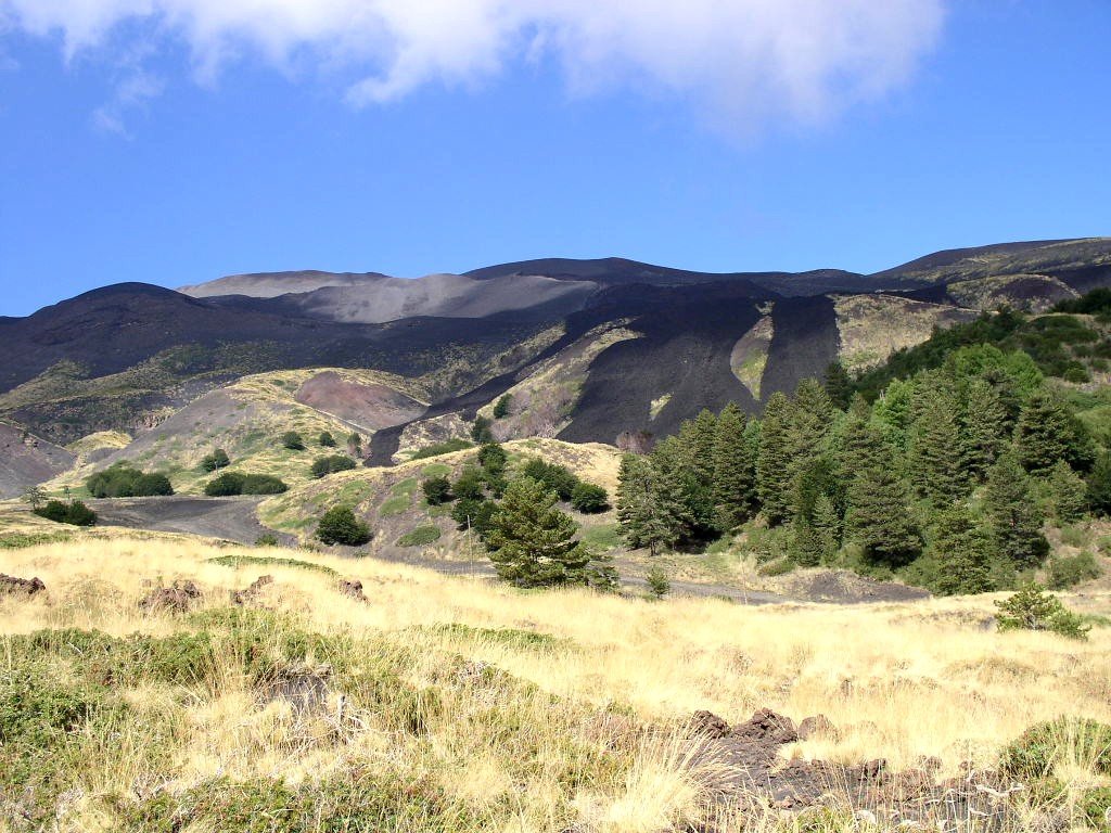 Etna (Di al innaì (Al Ianni) - Flickr, CC BY 2.0, https://commons.wikimedia.org/w/index.php?curid=1118105 )
