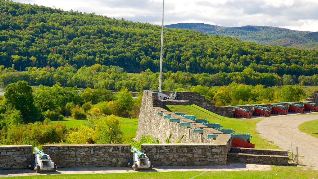 Forte de Ticonderoga caracterizando um pequeno castelo ou palácio, cenas tranquilas e itens militares