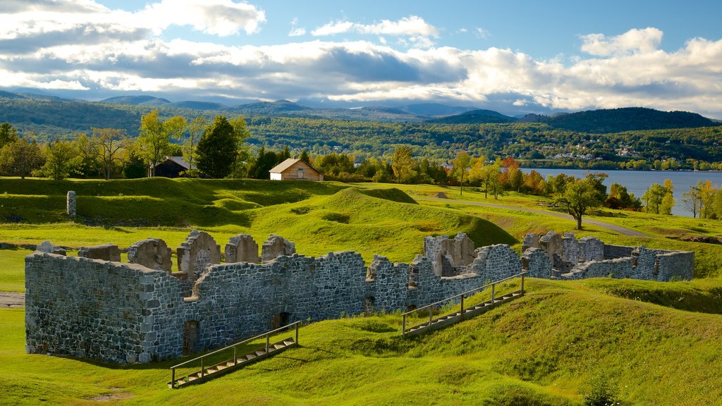 Lugar histórico estatal de Crown Point que incluye elementos del patrimonio, artículos militares y un parque