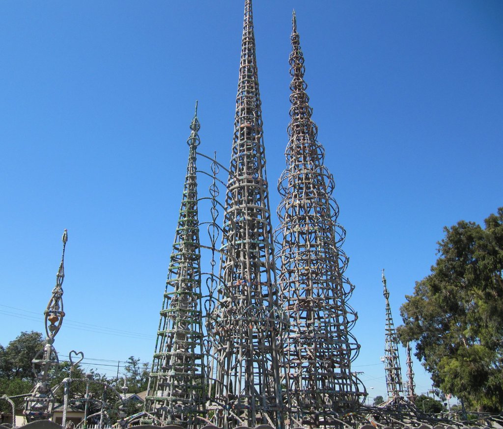 Watts Towers (by Mr. Littlehand, CC BY 2.0 - https://www.flickr.com/photos/73577218@N00/4952661895/ )