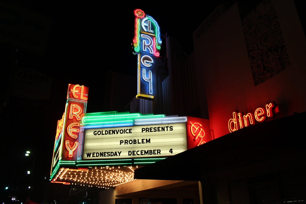 El Rey Theatre (by Neon Tommy, CC BY SA 2.0 - https://www.flickr.com/photos/neontommy/11232335226/ )