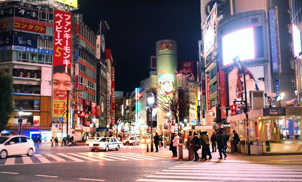 Shibuya (by Jonathan Lin, CC BY SA 2.0, https://www.flickr.com/photos/jonolist/8424687128 )