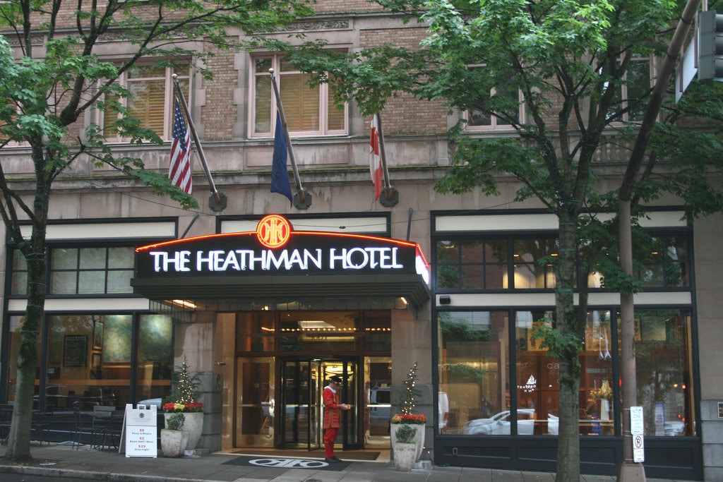 Heathman Hotel, Portland (by born1945, CC BY 2.0 - https://www.flickr.com/photos/12567713@N00/3599418000/ )