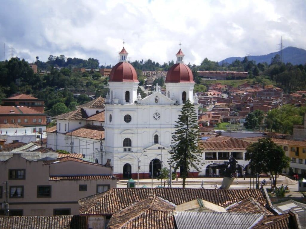 Chiesa Rionegro (By Cristian Santiago Gomez Zapata - Flickr, CC BY 2.0, https://commons.wikimedia.org/w/index.php?curid=3443776 )