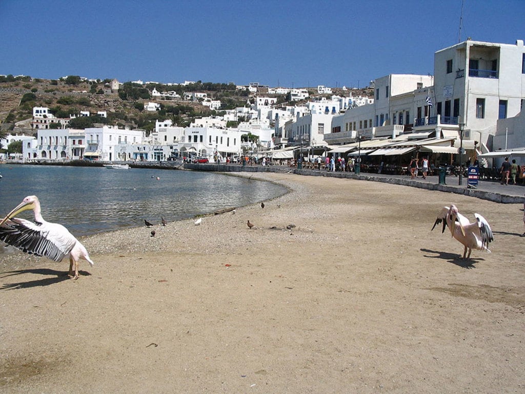 Meditare a Mykonos? E' possibile! L'isola greca ospita Villa Konstantin, che propone speciali pacchetti per gli amanti dello yoga. By Binabik155 - Own work, CC BY-SA 3.0, https://commons.wikimedia.org/w/index.php?curid=8807220