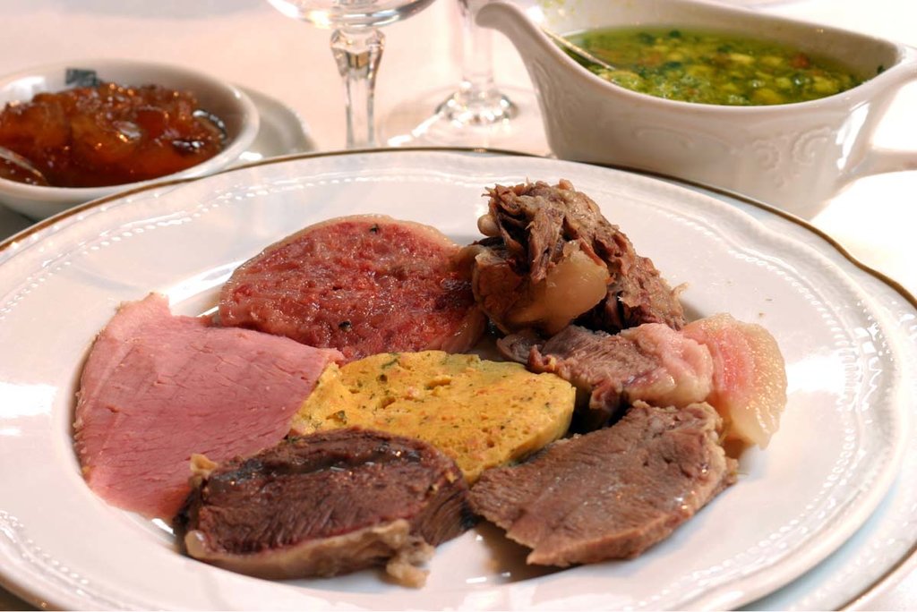 Bollito emiliano - Courtesy of Ufficio del Turismo della provincia di Reggio Emilia (http://reggioemiliaturismo.provincia.re.it/) - by Meridiana Immagini