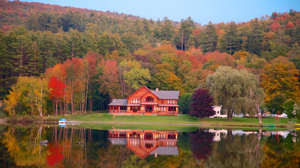 Centraal Vermont bevat bossen, een huis en een meer of poel