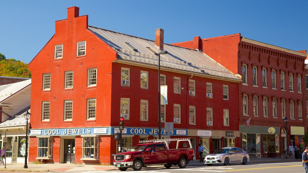 Montpelier bevat een klein stadje of dorpje en historische architectuur