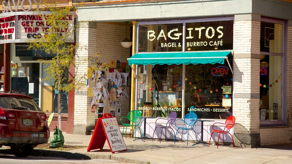 Montpelier mostrando una pequeña ciudad o pueblo y escenas de café