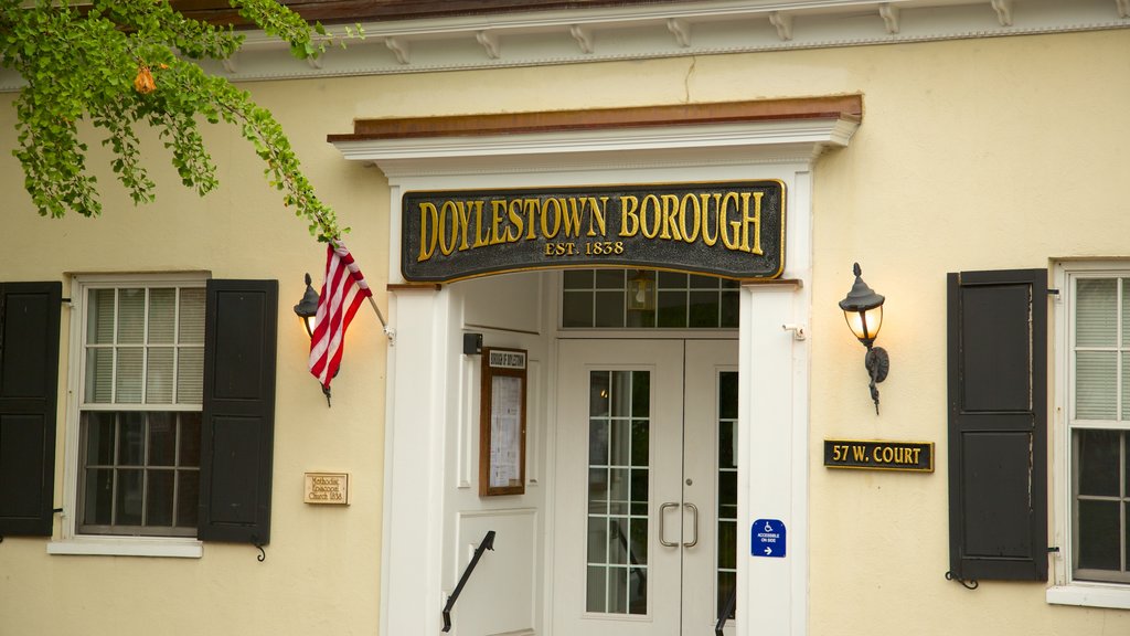 Doylestown which includes heritage architecture