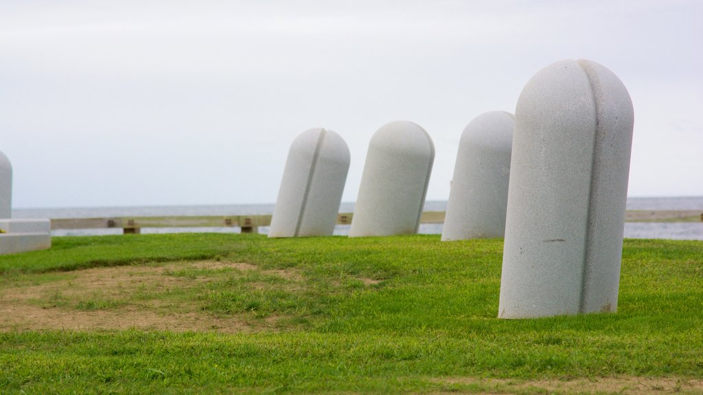 Brenton Point State Park showing a garden