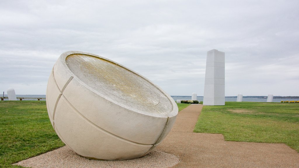 Brenton Point State Park showing heritage elements and a park