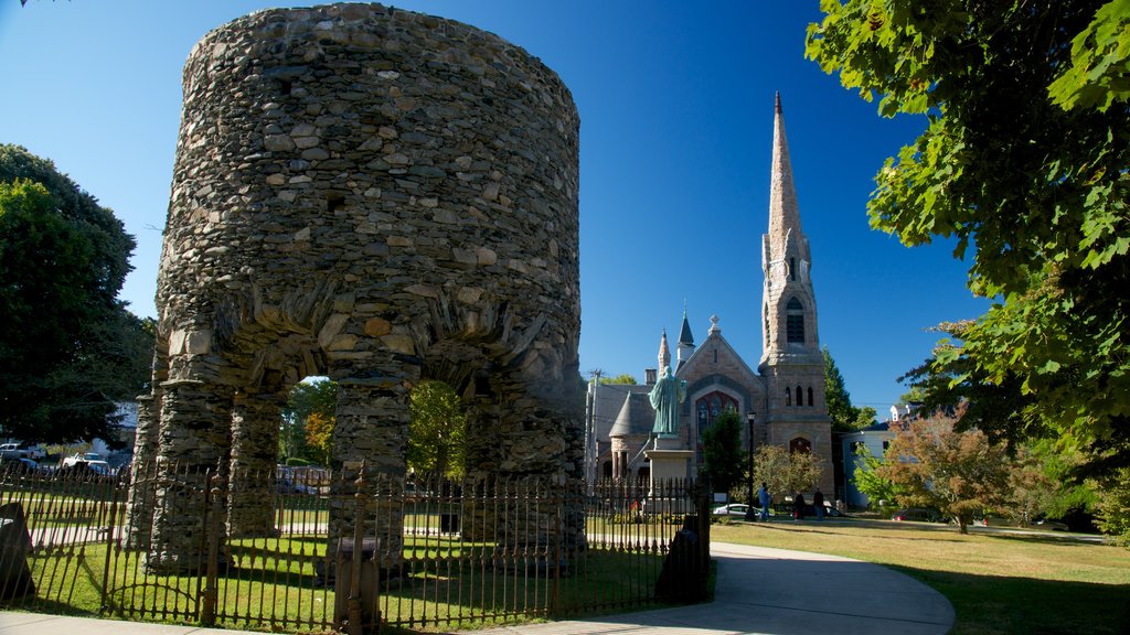 Touro Park featuring heritage architecture and a garden