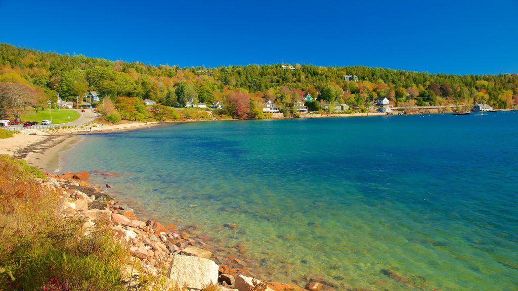 Bar Harbor mit einem allgemeine Küstenansicht