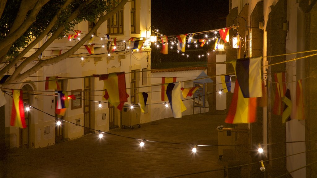 Tejeda featuring a city and night scenes