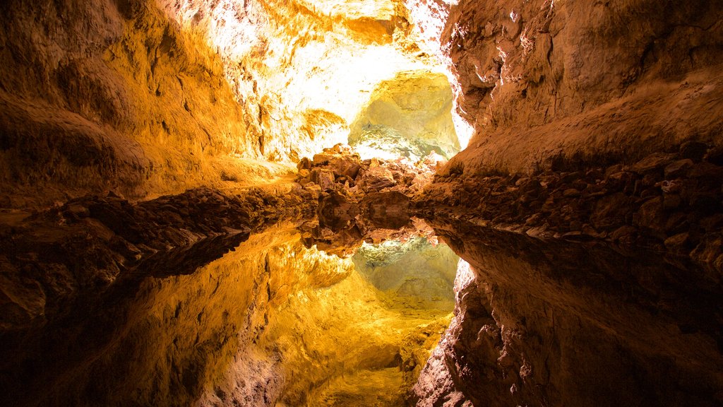 Cueva de los Verdes joka esittää luolat