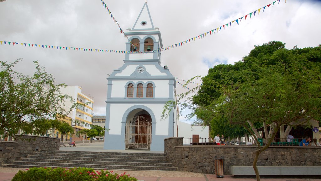 Puerto del Rosario showing a city