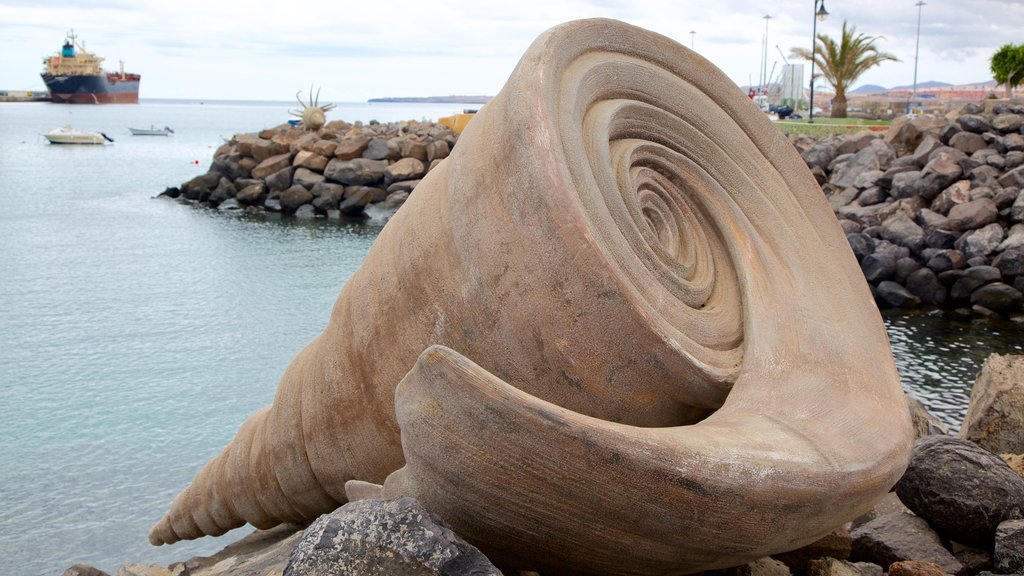 Fuerteventura ofreciendo vistas generales de la costa, arte y arte al aire libre