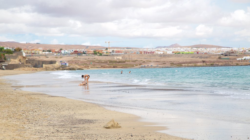 Puerto del Rosario mostrando una ciudad costera, natación y una playa