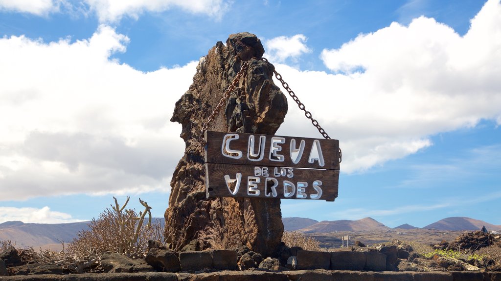 Cueva de los Verdes which includes signage