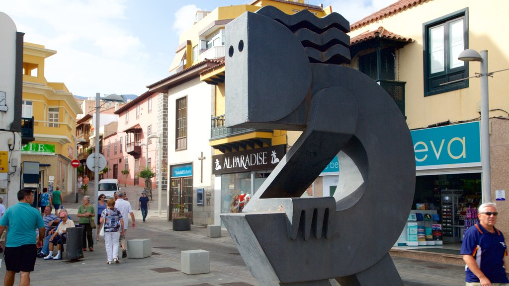 Puerto de la Cruz showing a statue or sculpture and a square or plaza