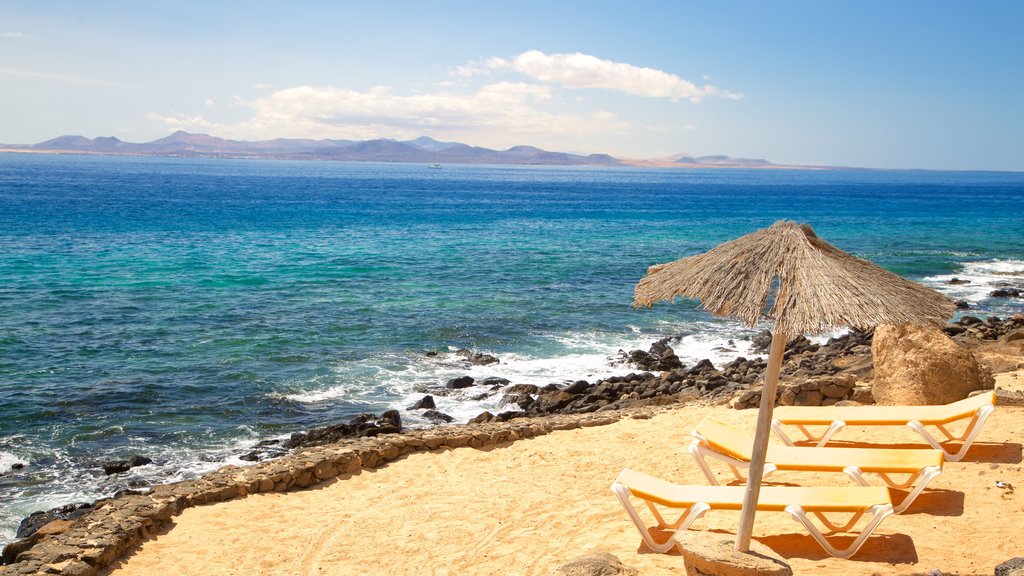 Playa Blanca showing general coastal views and a beach