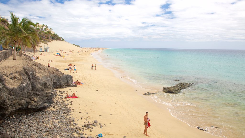 Morro Jable que incluye una playa de arena y vista general a la costa