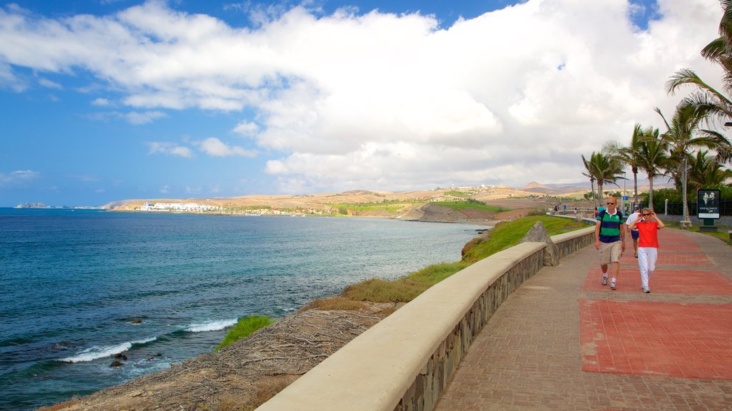 Maspalomas mostrando paisagens litorâneas assim como um casal