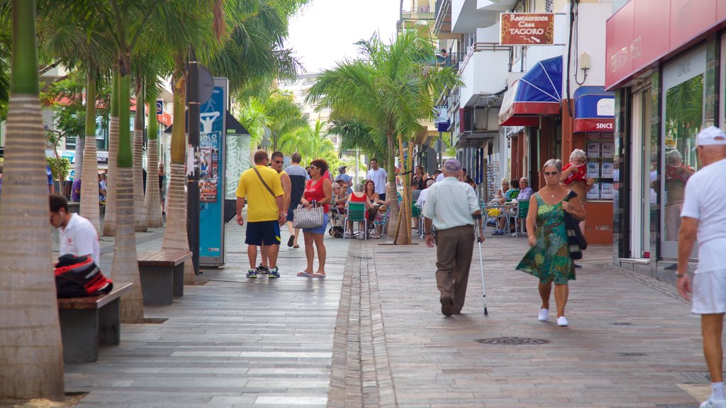 Los Cristianos mettant en vedette square ou place