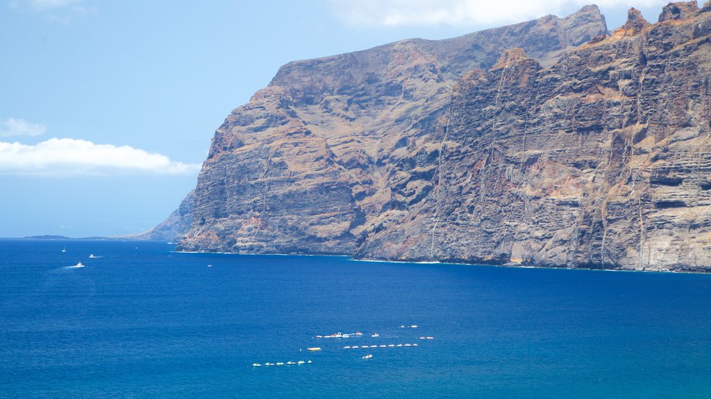 Los Gigantes showing rocky coastline and boating