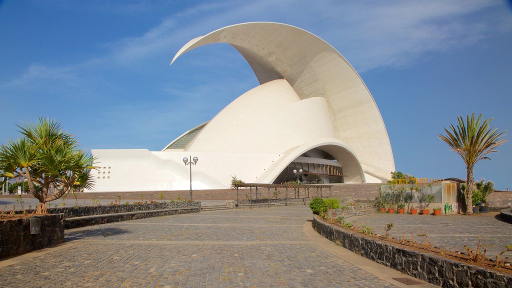 Auditorio de Tenerife mostrando architettura moderna