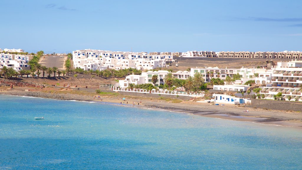 Papagayo Beach which includes a coastal town and general coastal views