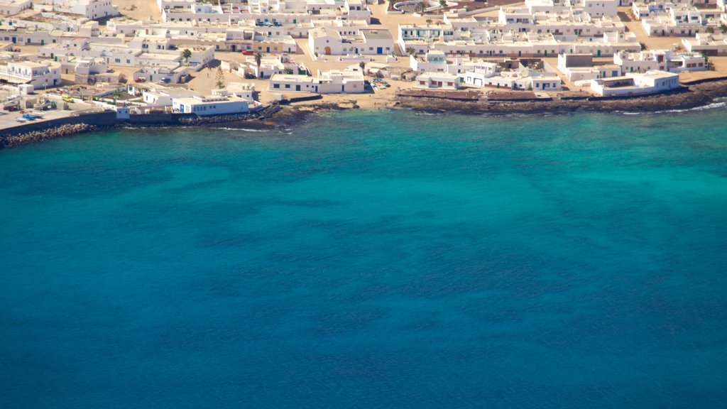 Mirador del Rio showing a coastal town and general coastal views