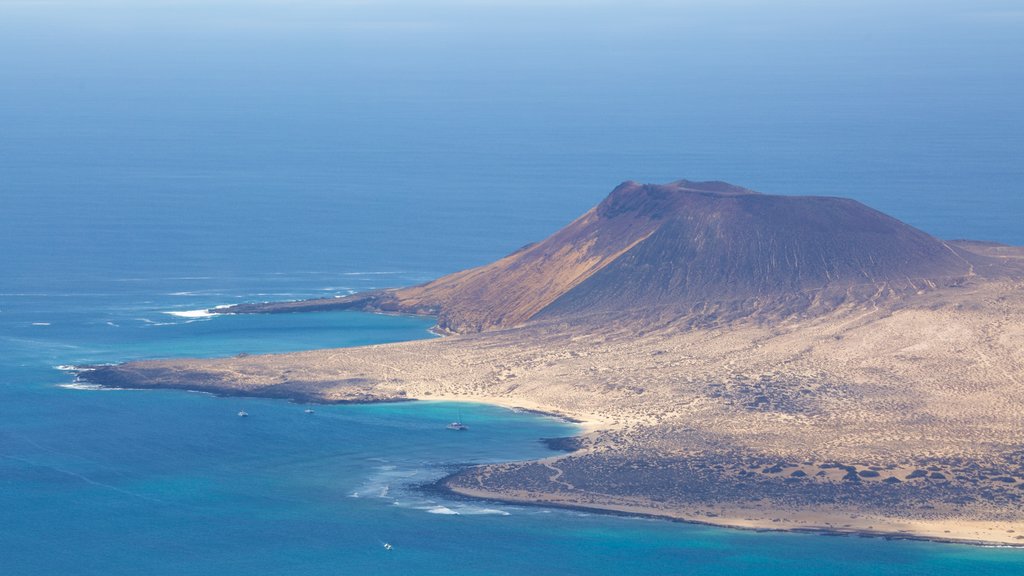 Mirador del Río mettant en vedette paysages côtiers