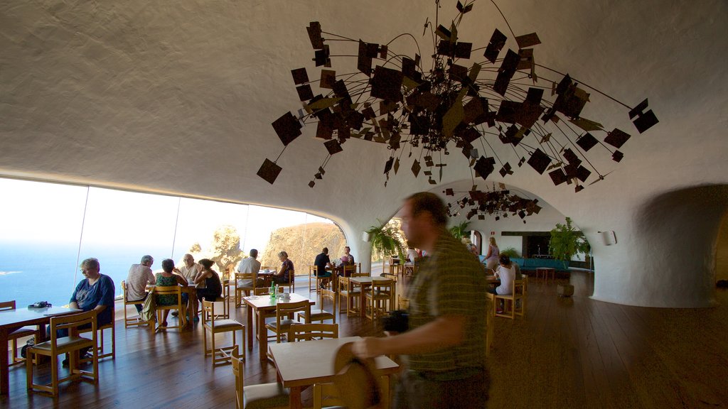 Mirador del Rio showing interior views and dining out