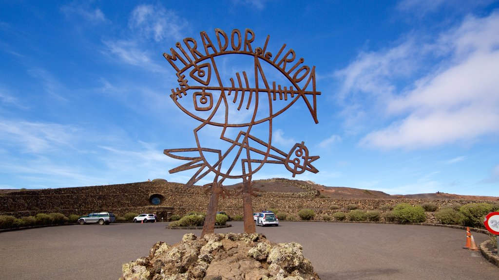 Mirador del Rio showing signage