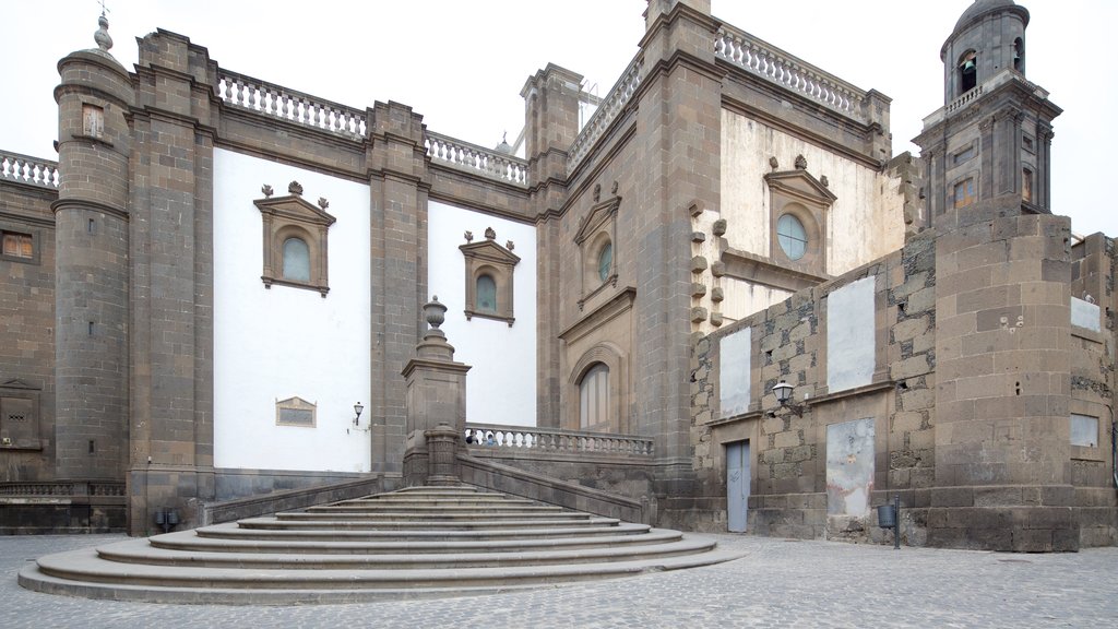 Cathedral of Santa Ana which includes a church or cathedral and heritage architecture