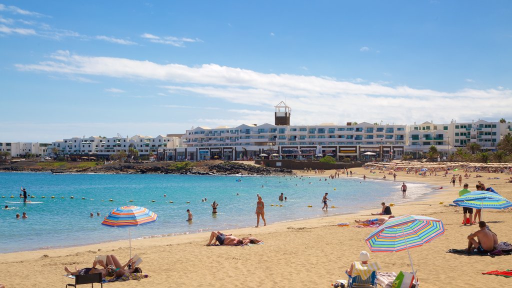 Las Cucharas Beach which includes a coastal town, swimming and general coastal views