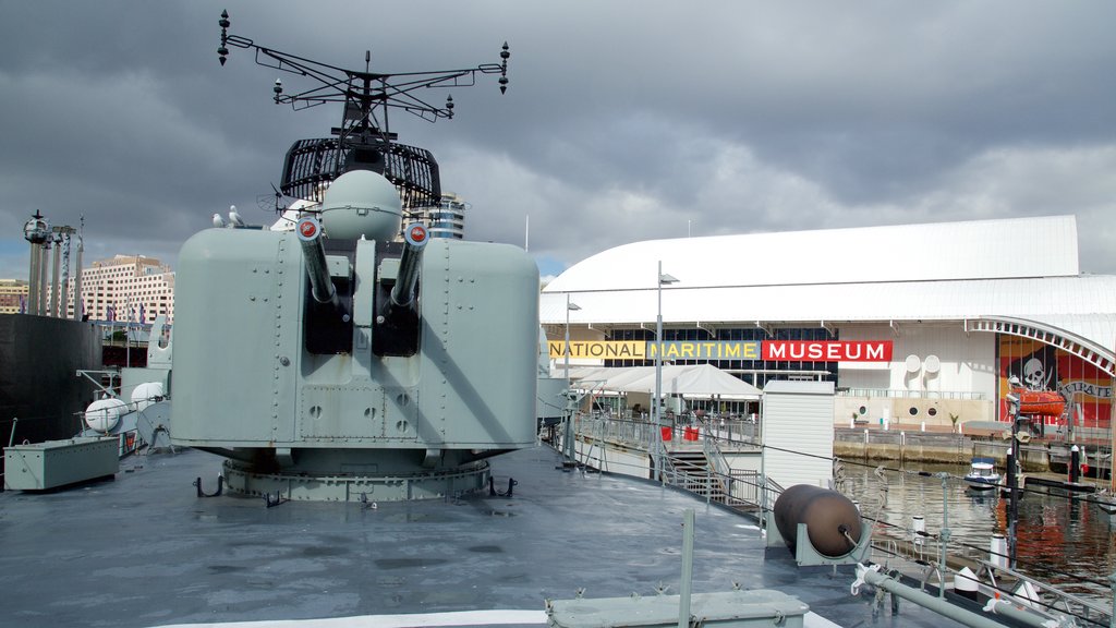 Museo Marítimo Nacional de Australia que incluye una bahía o un puerto