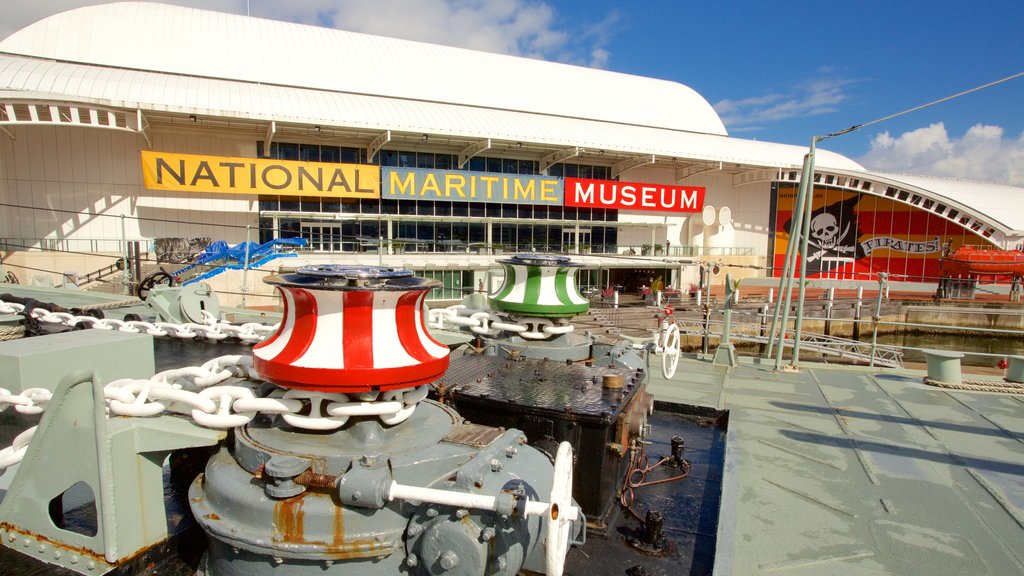 Museo Marítimo Nacional de Australia que incluye una bahía o un puerto