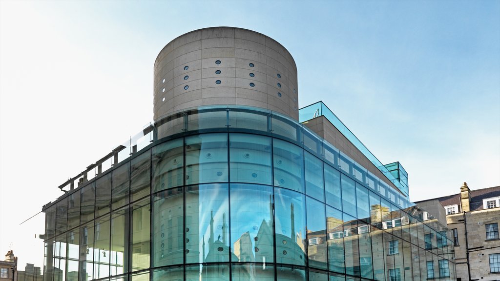 Thermae Bath Spa showing modern architecture