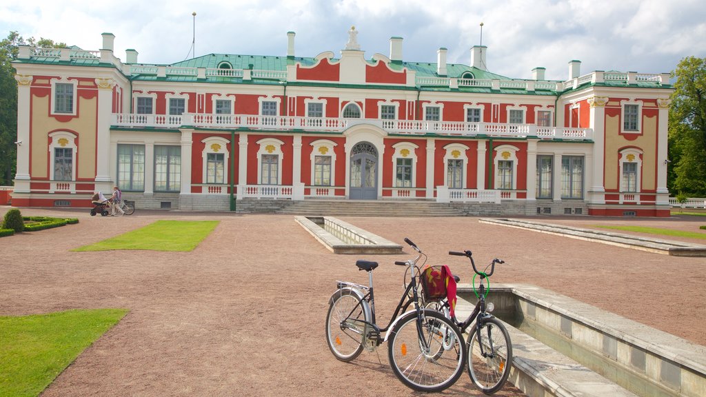 Kadriorg-slottet og byder på historiske bygningsværker